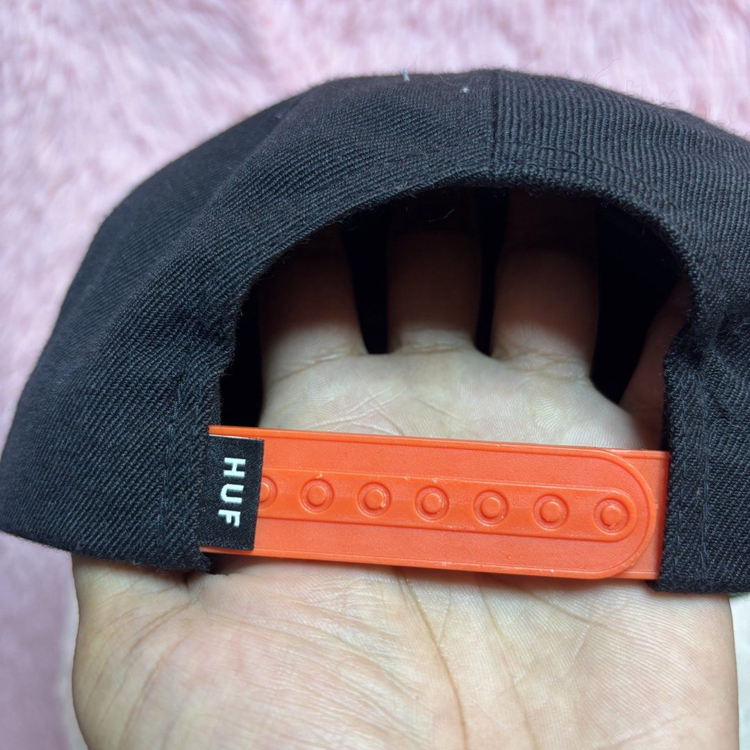 HUF (Category: Caps & Hats) located in Banga. Submitted by akosiloco (Listing ID 1463686892, Image 3). Description: Excellent condition Plus sf.