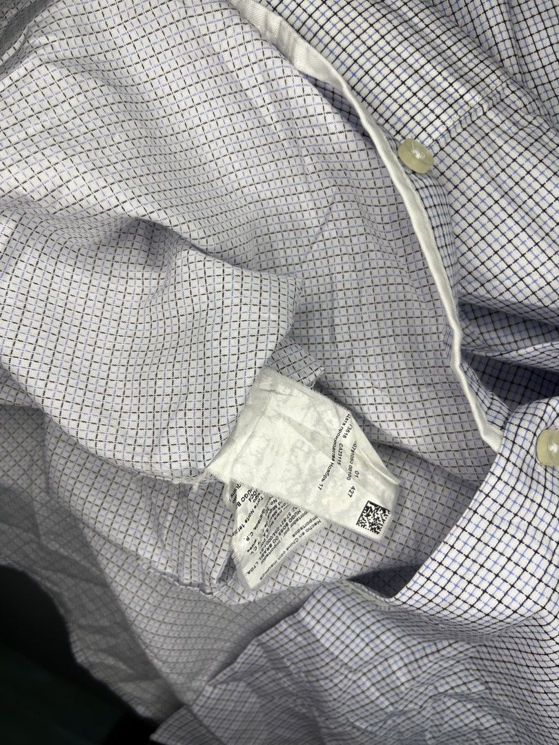 HUGO BOSS PLAIN LONGSLEEVE (Category: Formal Shirts) located in Calbayog City. Submitted by supremo02 (Listing ID 1463627054, Image 3). Description: HUGO BOSS PLAIN LONGSLEEVE Best fit Small to Medium 19.5x29 As new condition No issue.