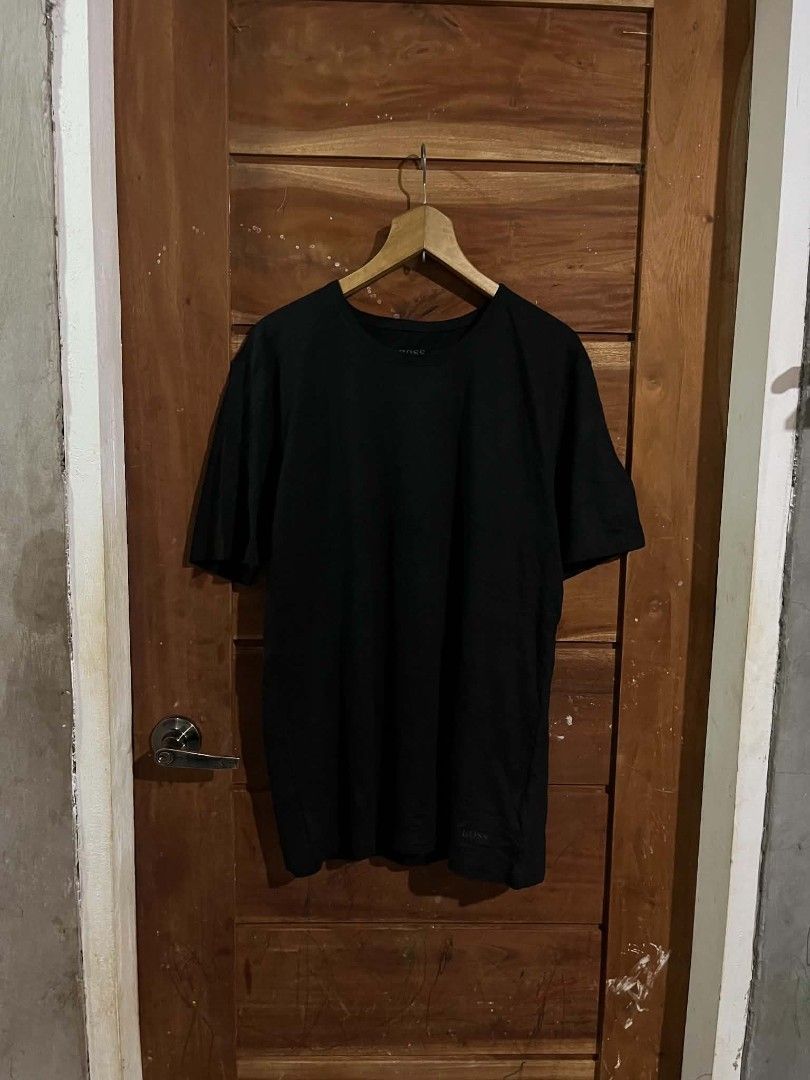 HUGO BOSS TEE (Category: Activewear) located in Tagum. Submitted by danelle_closet1106 (Listing ID 1463657531, Image 1). Description: HUGO BOSS EXCELLENT TO NEW SIZE:XL.