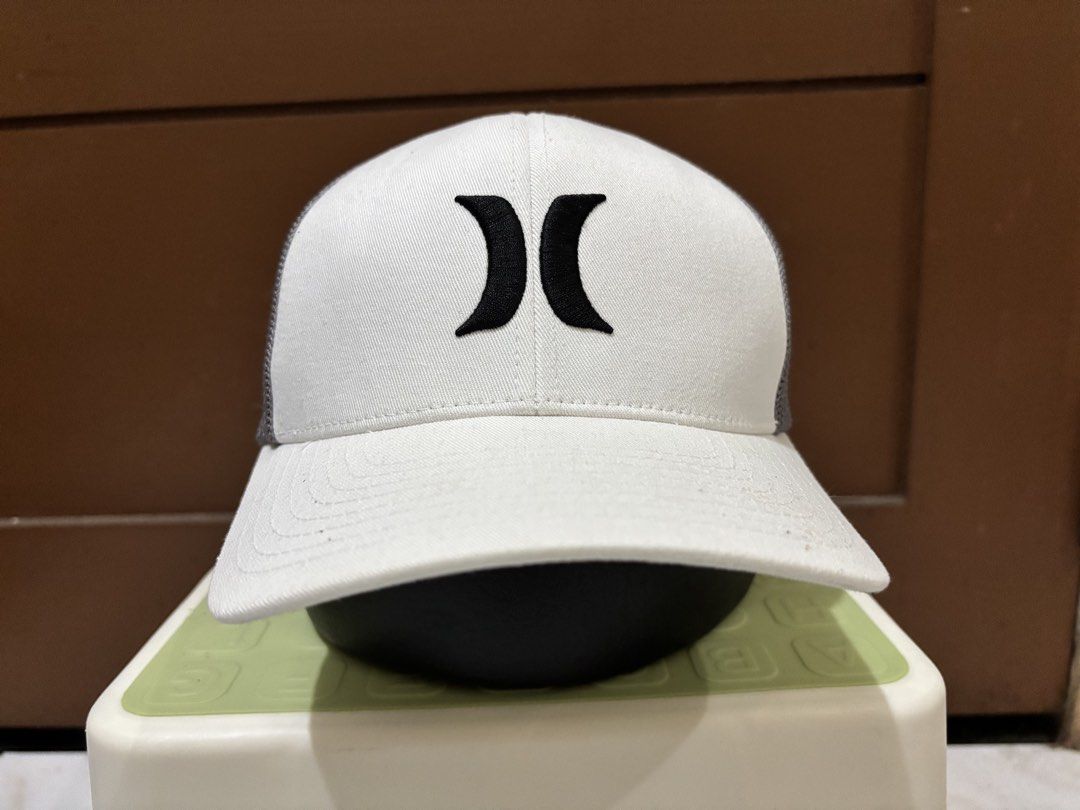 Hurley Trucker Cap S-M White Grey Flexfit (Category: Caps & Hats) located in Pasig City. Submitted by undone79 (Listing ID 1463597594, Image 1). Description: - Hurley trucker cap - White front with black logo - Grey mesh back - Flexfit S-M size - Made in Bangladesh - Ideal for sunny days or casual wear Payment first through GCash plus shipping fee Delivery through LBC,J&T, JRS,Lala Move,Joy Ride 09628470820 for inquiries.