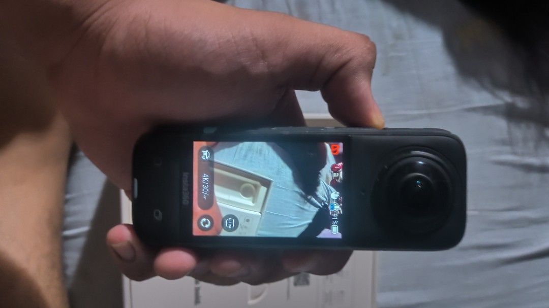 Insta360 X4 8K 360 Action Cam (Category: Video Cameras) located in Bulacan. Submitted by cosmicstar_2b6382 (Listing ID 1463565322, Image 2). Description: - Insta360 X4 360 action camera - Shoots in stunning 8K resolution - Captures all angles of your adventures - Comes in original packaging Issue: light scratch sa rear area, not very noticeable sa shot pero you can buff it at your own risk :).