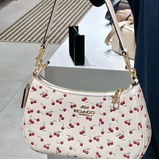 (Category: ) located in . Submitted by amazebags (Listing ID 1463735674, Image 1). Description: .