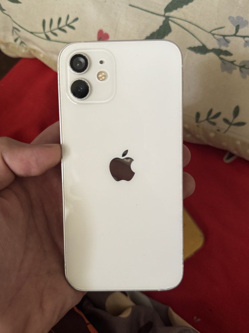 iPhone 12 64GB FU PRELOVED! (Category: iPhone 12 Series) located in Manila. Submitted by marco.21 (Listing ID 1463687064, Image 1). Description: Preloved iPhone 12 - 64GB storage - White color -68 Battery Health Honest Issue!: palit lcd na pero goods naman sya no ghost touch then yung camera lens kita naman sa pics replaced na nabasag kasi last time malabo na yung .5 camera nya un lang issue pero still goods!.