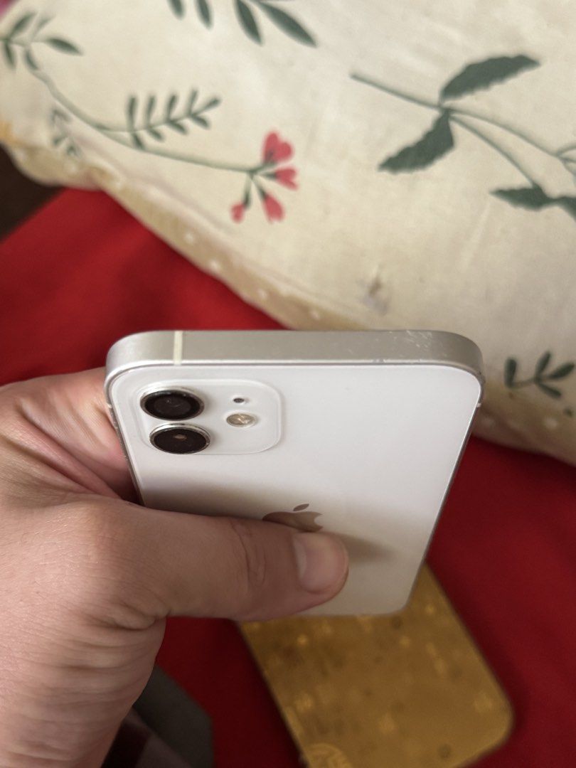iPhone 12 64GB FU PRELOVED! (Category: iPhone 12 Series) located in Manila. Submitted by marco.21 (Listing ID 1463687064, Image 3). Description: Preloved iPhone 12 - 64GB storage - White color -68 Battery Health Honest Issue!: palit lcd na pero goods naman sya no ghost touch then yung camera lens kita naman sa pics replaced na nabasag kasi last time malabo na yung .5 camera nya un lang issue pero still goods!.