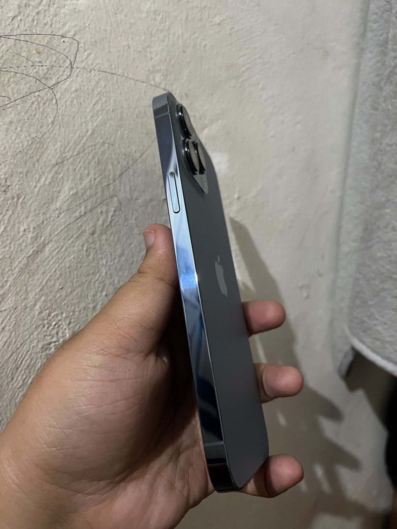 Iphone 13 promax (Category: iPhone 13 Series) located in Quezon City. Submitted by luci_shxwity (Listing ID 1463608711, Image 3). Description: Iphone 13 promax 128gb 97Bh Zpa/local variant Smart lock Issue: Display pero genuine parts pinalit original sobrang goods pa .