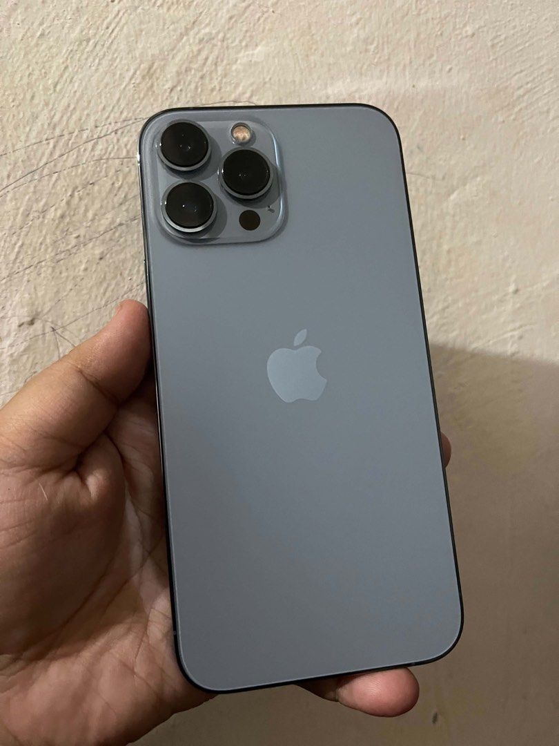 Iphone 13 promax (Category: iPhone 13 Series) located in Quezon City. Submitted by luci_shxwity (Listing ID 1463608711, Image 2). Description: Iphone 13 promax 128gb 97Bh Zpa/local variant Smart lock Issue: Display pero genuine parts pinalit original sobrang goods pa .