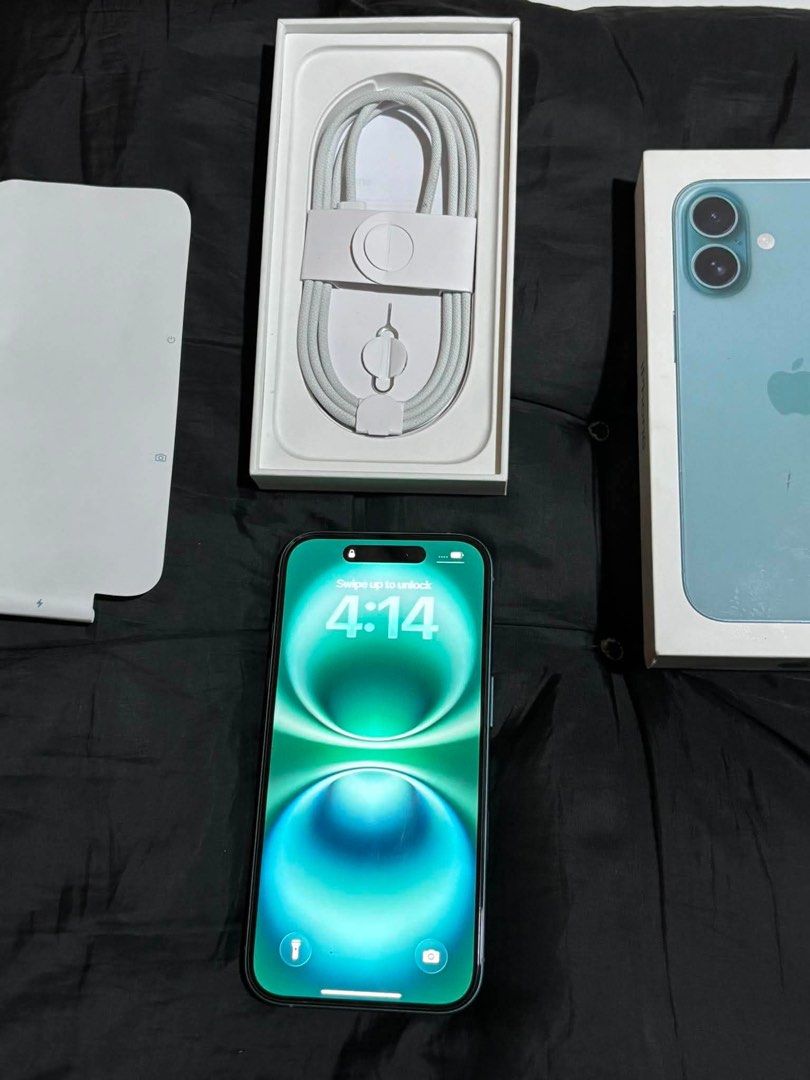 IPHONE 16 128GB TEAL (Category: iPhone 16 Series) located in Quezon City. Submitted by declutterkiddie (Listing ID 1463664182, Image 1). Description: Actual Photos posted Strictly no photo grabbing 🚫 Sale or Swap (priority) to Higher Iphone model Check all you want before paying via COD or Meetup Iphone 16 Teal No sim restrictions NTC Approved Local Variant 6.1‑inch (diagonal) all‑screen OLED display 2556‑by‑1179-pixel resolution at 460 ppi 8gb 
