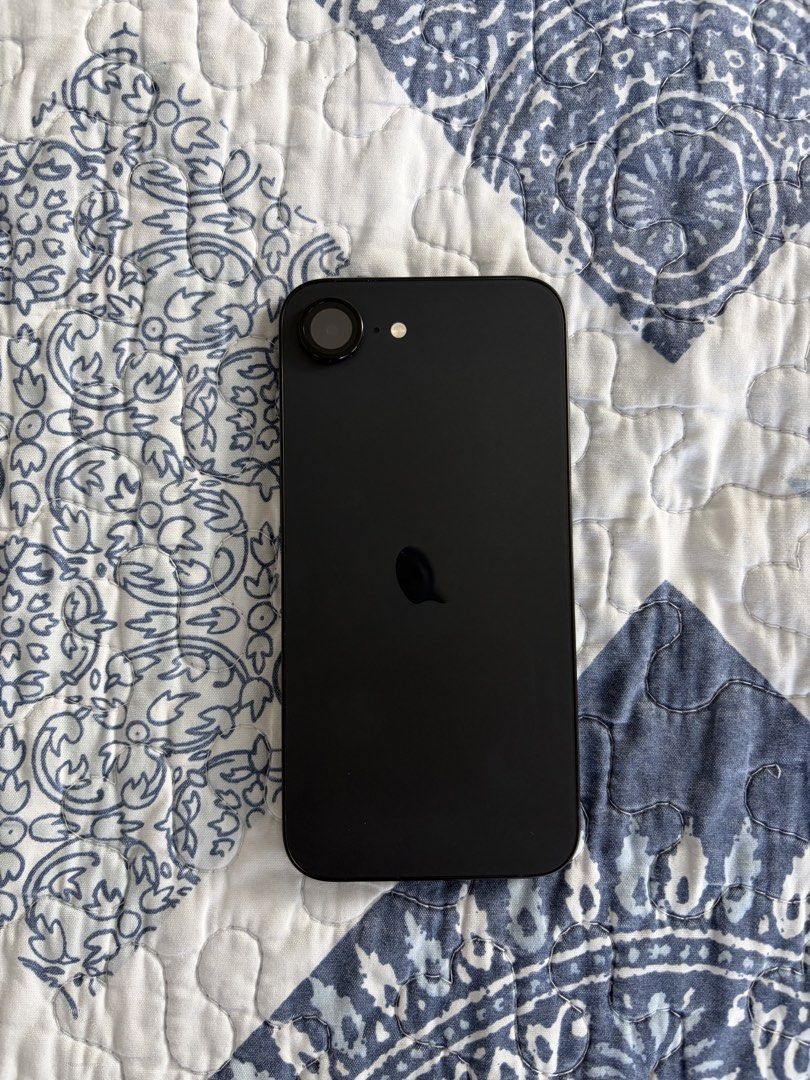 iPhone 16e 128gb Black (Category: iPhone 16 Series) located in Calamba. Submitted by Xtran00dles (Listing ID 1463563918, Image 2). Description: iPhone 16e 128gb Black - Open line - with box - 96% battery health - 205 cycle count - bought last August 23, 2026 - No scratches/dents - No issues rfs: upgrade.