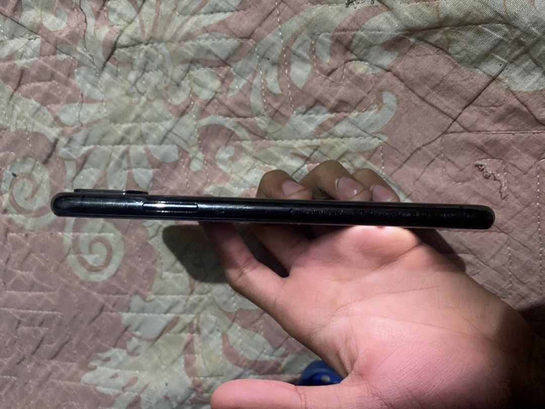 iphonexs (Category: Other Gadgets) located in Manila. Submitted by mark.mp4 (Listing ID 1463612619, Image 3). Description: Just some scuffs on the side the battery and LCD have been replaced. It is still in good condition—the camera is clear and everything works well..