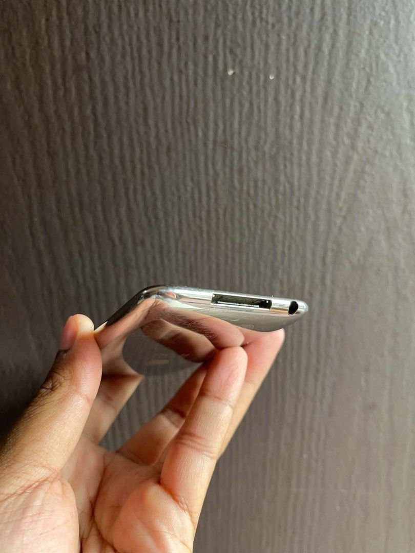 Ipod touch 3rd gen (Category: Portable Music Players) located in Quezon City. Submitted by all_about_retro (Listing ID 1463581032, Image 3). Description: Ipod touch 3rd gen 32gb Good lcd Good buttons Connect to itunes Makinis unit Issue: dead battery Pickup.