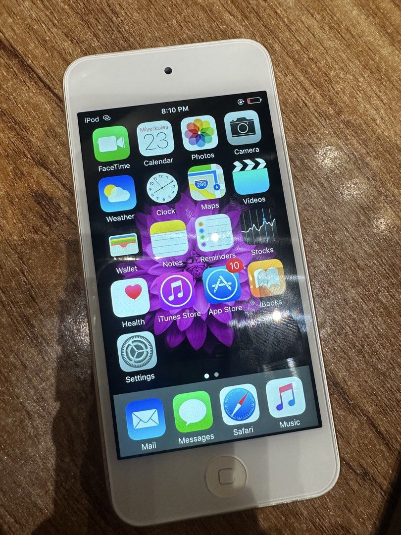 Ipod Touch 5th Gen -16GB Gray (Category: Other Gadgets) located in Rizal. Submitted by miss2lyps (Listing ID 1463684272, Image 1). Description: - Battery and screen have been replaced; both are working smoothly - Speakers are working well with no sound issues - All buttons are working properly - 16GB storage - With minimal dent — please see photos for actual condition - Overall, still in usable and working condition .