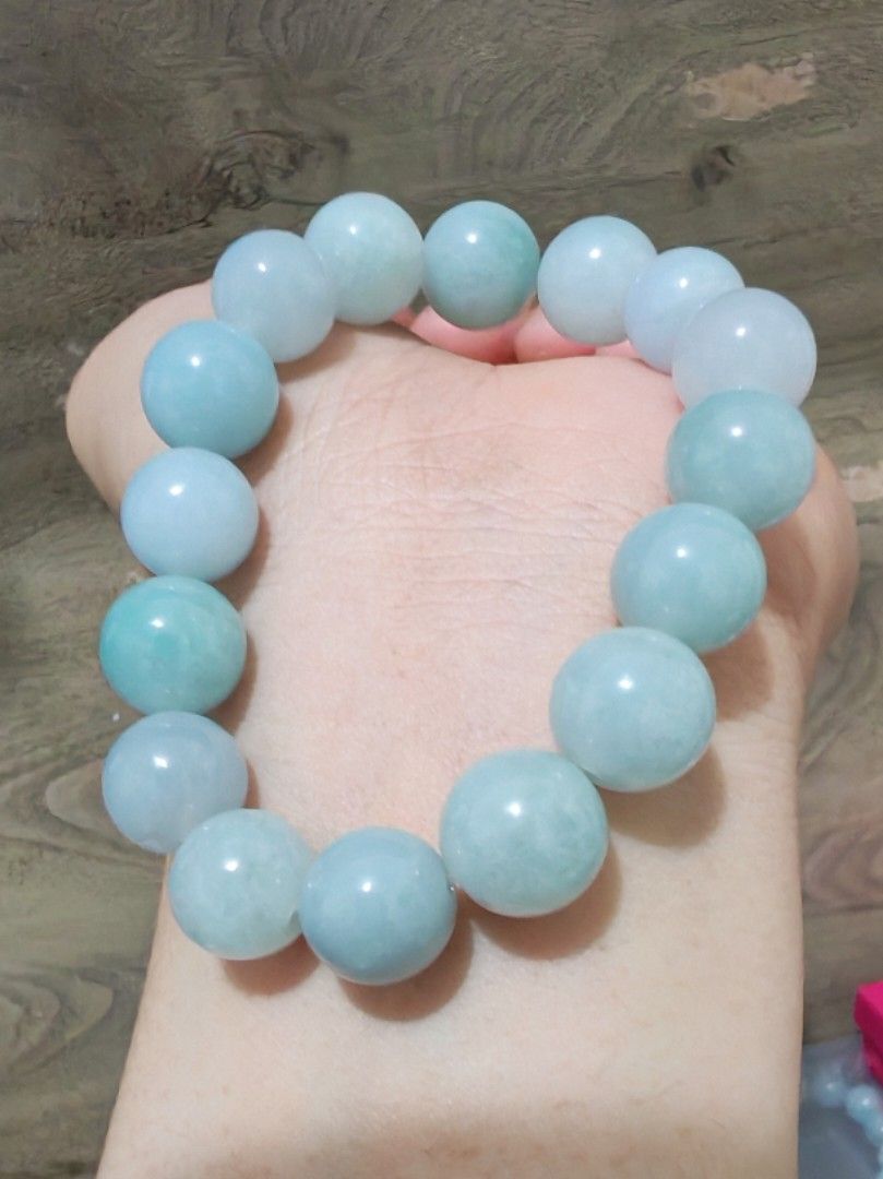 Jadeite bracelet (Category: Bracelets) located in Bacoor. Submitted by jadeitemaster (Listing ID 1463705720, Image 3). Description: 100% A type jadeite With certificate oily, polished well and good quality! Price is already cheap!!.
