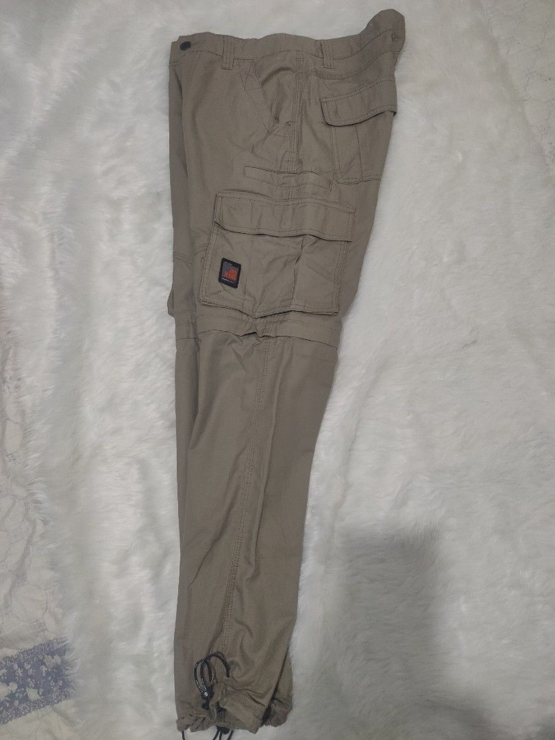 JAG JEANS Cargo Pants Khaki Size 29 (Category: Jeans) located in Tayug. Submitted by quennyscollection (Listing ID 1463560278, Image 2). Description: - Brand: Jag Jeans - Size: 29 - Style: Cargo Pants - Condition: Likenew - Color: Beige / Khaki Features: • 2-in-1 Design: Easily zips off from pants to shorts 🎛️ • Multiple deep functional cargo pockets for utility • Drawstring ankles for an adjustable straight or jogger fit • Durable gorpcore/stre