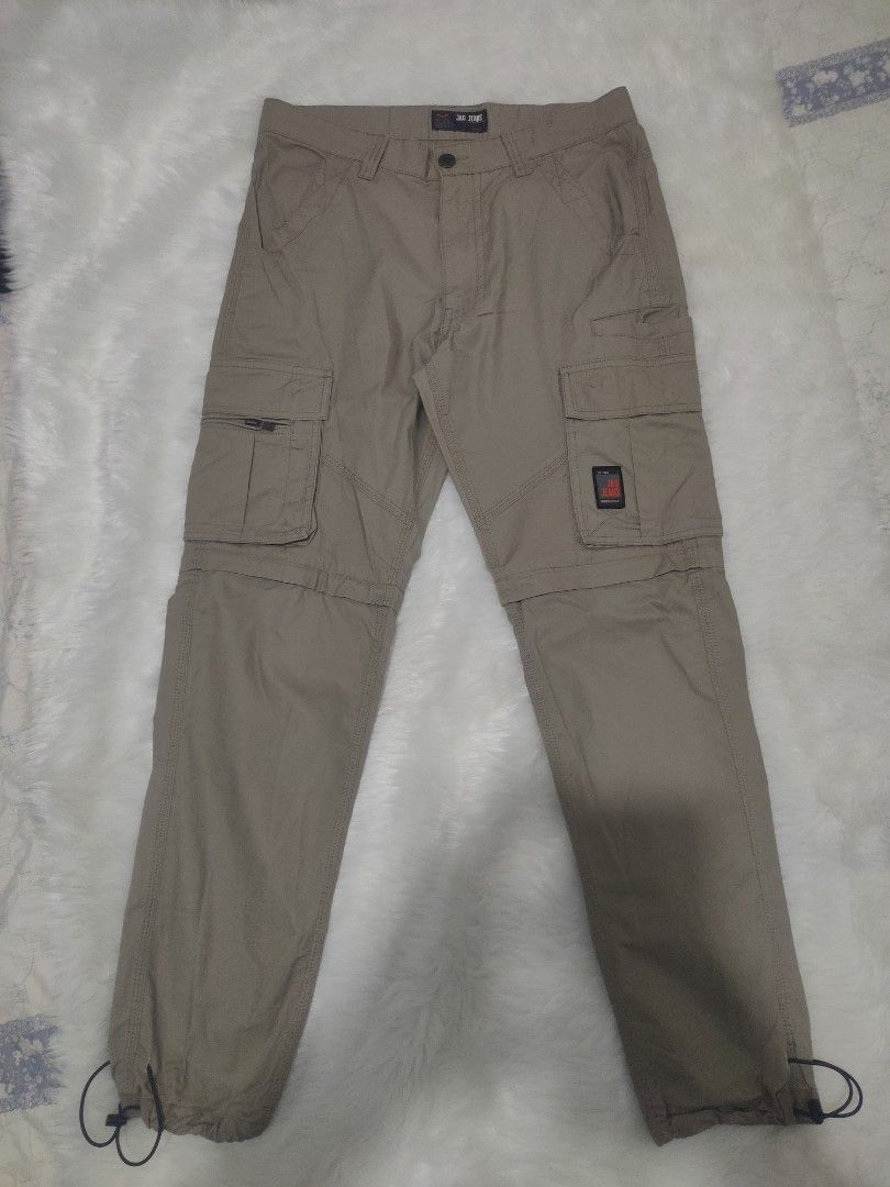 JAG JEANS Cargo Pants Khaki Size 29 (Category: Jeans) located in Tayug. Submitted by quennyscollection (Listing ID 1463560278, Image 1). Description: - Brand: Jag Jeans - Size: 29 - Style: Cargo Pants - Condition: Likenew - Color: Beige / Khaki Features: • 2-in-1 Design: Easily zips off from pants to shorts 🎛️ • Multiple deep functional cargo pockets for utility • Drawstring ankles for an adjustable straight or jogger fit • Durable gorpcore/stre