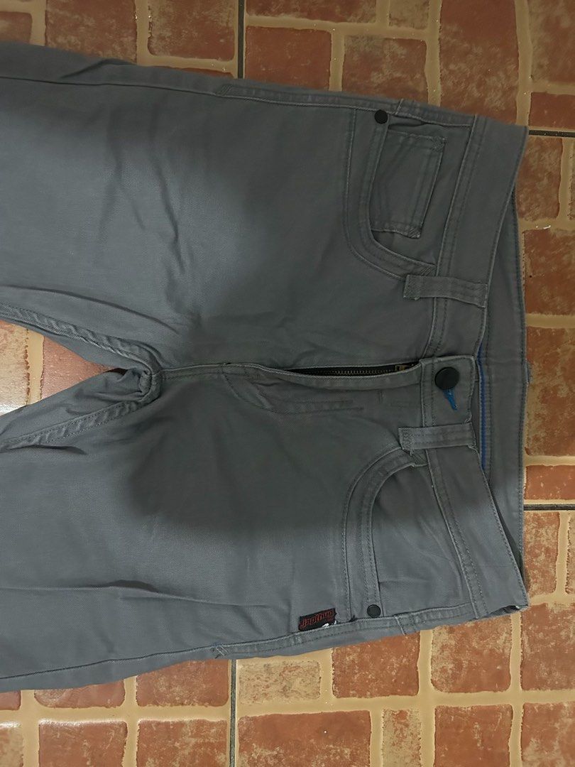 JAG Jeans J7605 Grey Size 30 (Category: Jeans) located in Quezon City. Submitted by golden.dclosets (Listing ID 1463710910, Image 2). Description: - Grey JAG jeans, model J7605 - 100% Cotton, Imported Fabric - Size 30 Waist - Classic Five-Pocket Styling - Zipper Fly with Button Closure - Ideal for Casual Wear - Versatile Color.