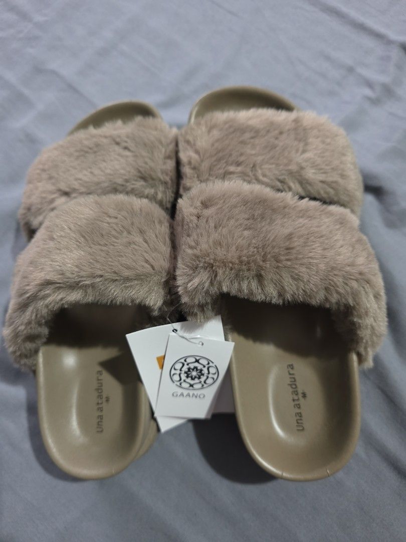 Japan brand slipper/sandals (Category: Slippers and slides) located in Manila. Submitted by meriux2026 (Listing ID 1463623257, Image 1). Description: fur slipper comfortable to wear.