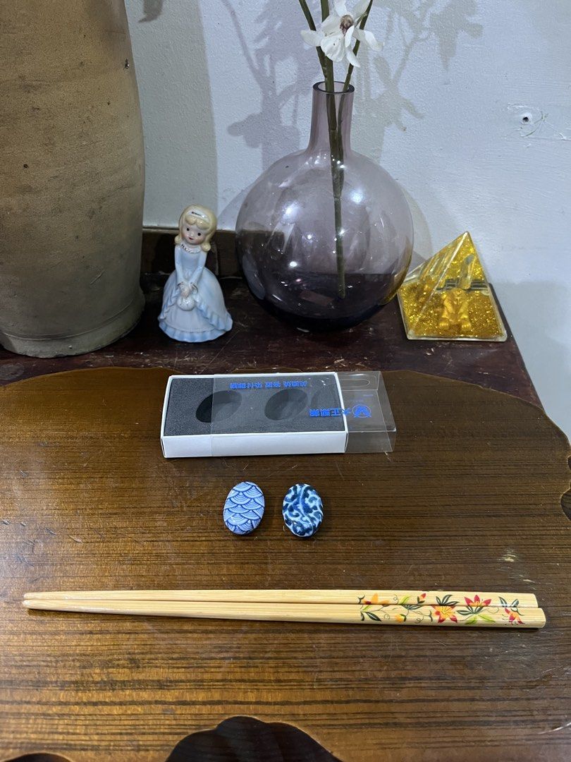 Japanese Style Ceramic Chopstick Rests Set (Category: Dinnerware & Cutlery) located in Taguig. Submitted by minmin_parker (Listing ID 1463704551, Image 3). Description: - Set of 2 ceramic chopstick rests - Traditional Japanese blue and white patterns - Comes in a presentation box - Perfect for adding a decorative touch to your dining table - Great for sushi or any Asian cuisine.
