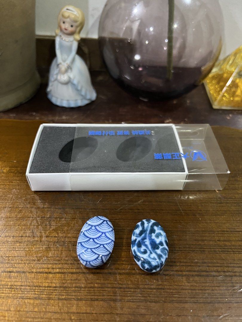 Japanese Style Ceramic Chopstick Rests Set (Category: Dinnerware & Cutlery) located in Taguig. Submitted by minmin_parker (Listing ID 1463704551, Image 2). Description: - Set of 2 ceramic chopstick rests - Traditional Japanese blue and white patterns - Comes in a presentation box - Perfect for adding a decorative touch to your dining table - Great for sushi or any Asian cuisine.
