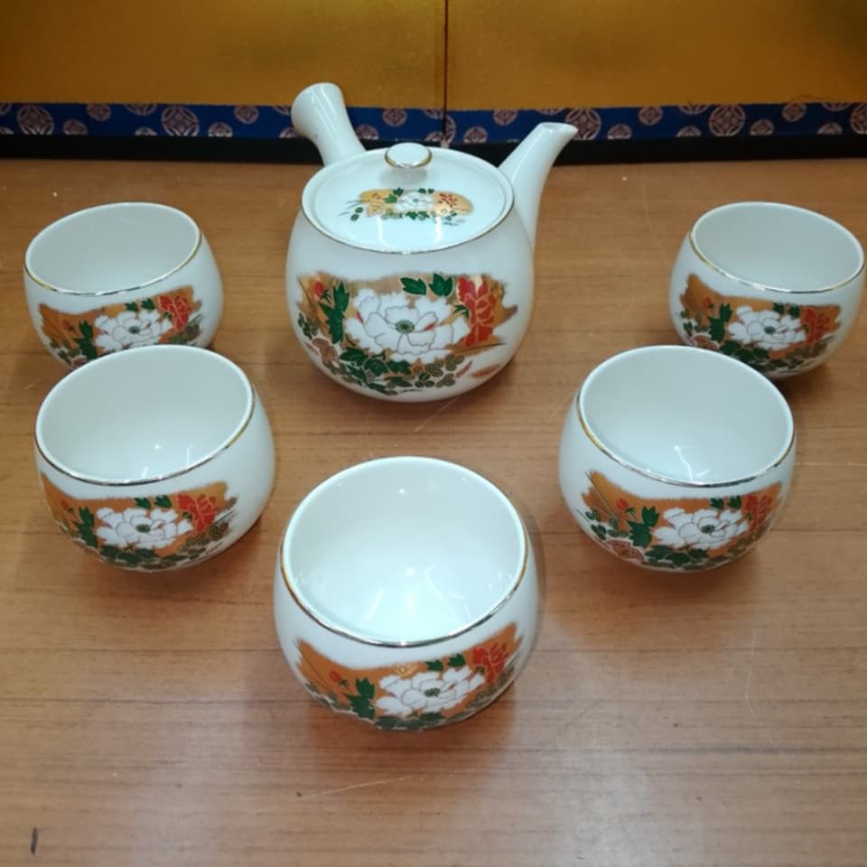 Japanese Tea Set with Teapot and Cups (Category: Coffee & Tea Tableware) located in Manila. Submitted by caishop.26 (Listing ID 1463732541, Image 3). Description: - Authentic Japanese tea set - Includes teapot and 5 cups - Elegant white porcelain with floral and gold accents - Comes in original box with satin lining - Ideal for serving tea, display, or gifting.