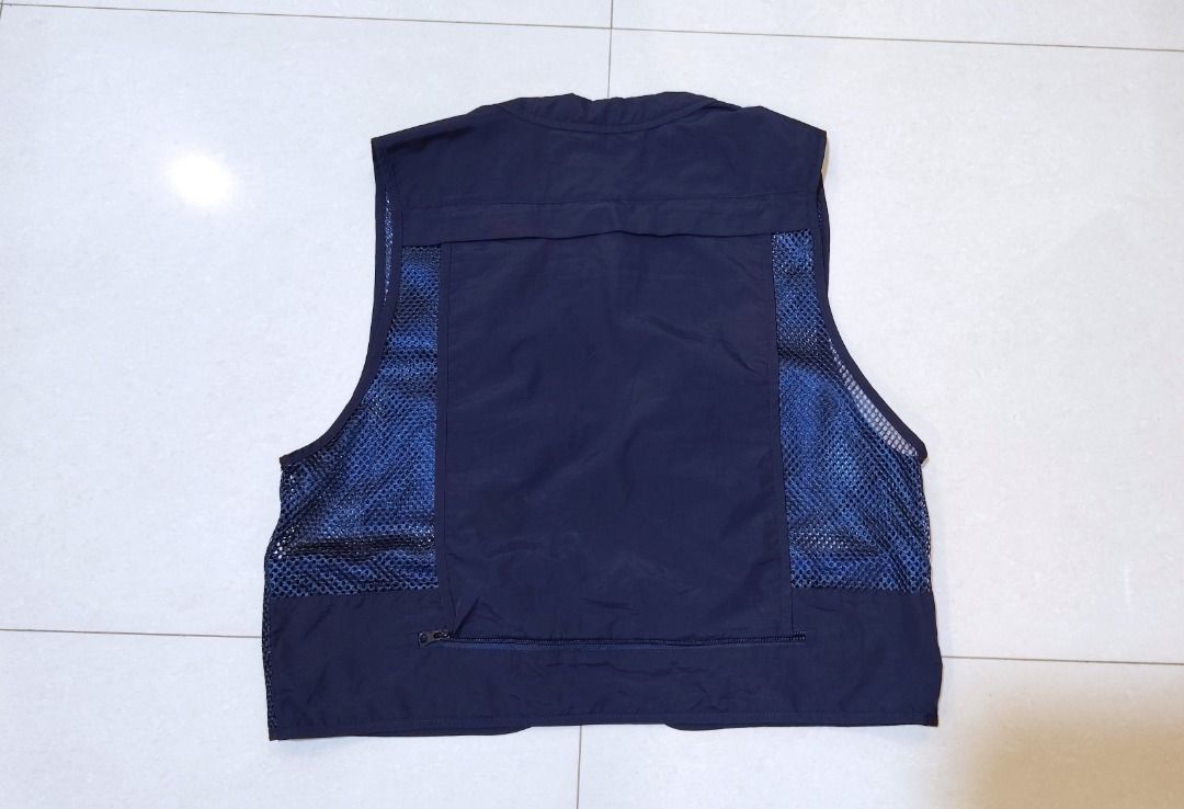 Jarusite Multi-Pocket Utility Vest in Blue (Category: Vests) located in Bacolor. Submitted by thriftyperminute (Listing ID 1463703366, Image 3). Description: -This is a pre-loved or thrifted item so please manage your expectations. -Color may slightly differ due to lighting or with the settings of the device used to view the photos -"Mine" now, pay now policy -Payment through gcash -Sure buyers only, please -No cancellation of orders -No return, 