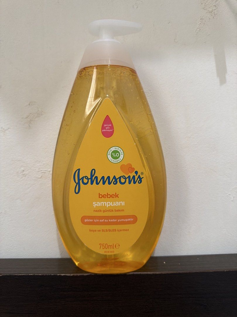 J&J bathing shampoo (Category: Other Baby Bathing & Changing Needs) located in Cebu City. Submitted by shopnsave2015 (Listing ID 1463611671, Image 2). Description: 750 ml.