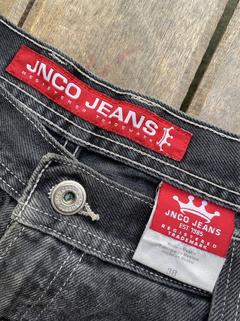 JNCO SNAKE SURF (Category: Shorts) located in Manila. Submitted by bottomswrldwidev2 (Listing ID 1463674790, Image 3). Description: 📍JNCO SNAKE SURF tag 38 Condi: 9.5/10 - scratch, sign of use (not dryrot) .