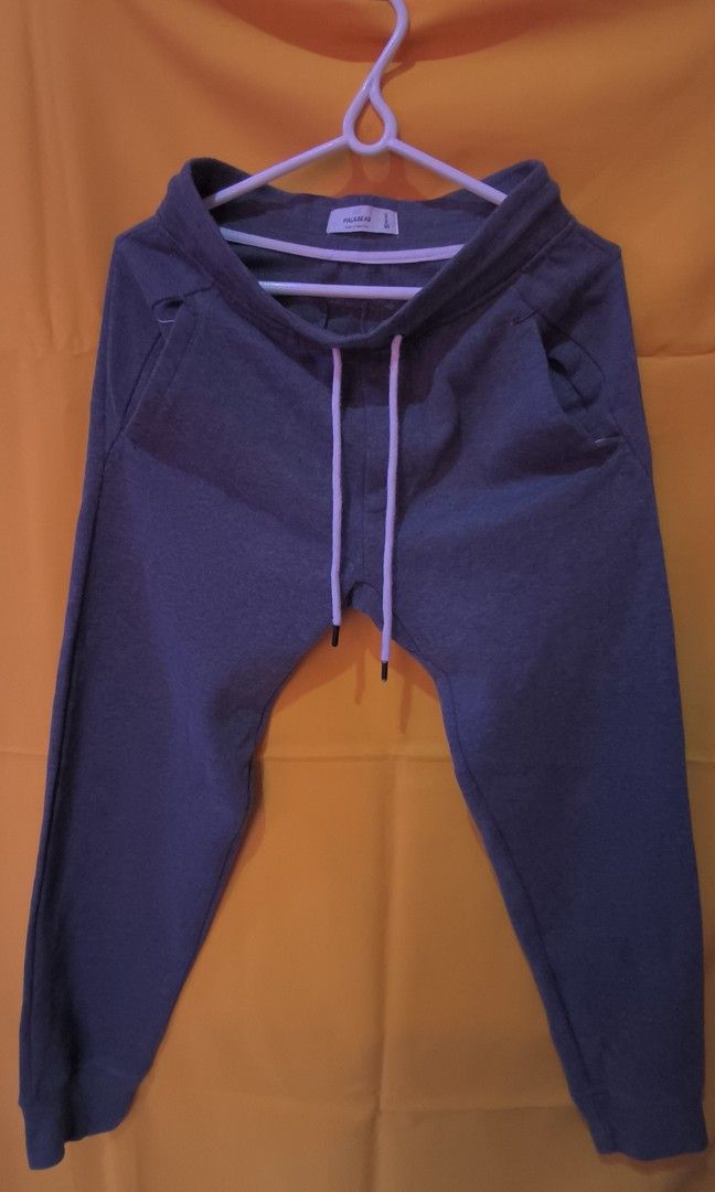 Jogger Pants Gray (Category: Joggers) located in Bacoor. Submitted by kaykay858 (Listing ID 1463666141, Image 1). Description: .