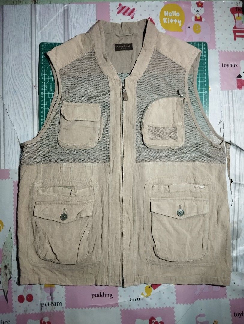 Johny Pulls Vest (Category: Vests) located in Makati City. Submitted by christhrift10 (Listing ID 1463604718, Image 1). Description: Johny Pulls Vest Large on tag 21x26 Issue: 2nd & 3rd pic P100+sf Loc.Olympia, Makati Pick-up or delivery Gcash ready if J&T.