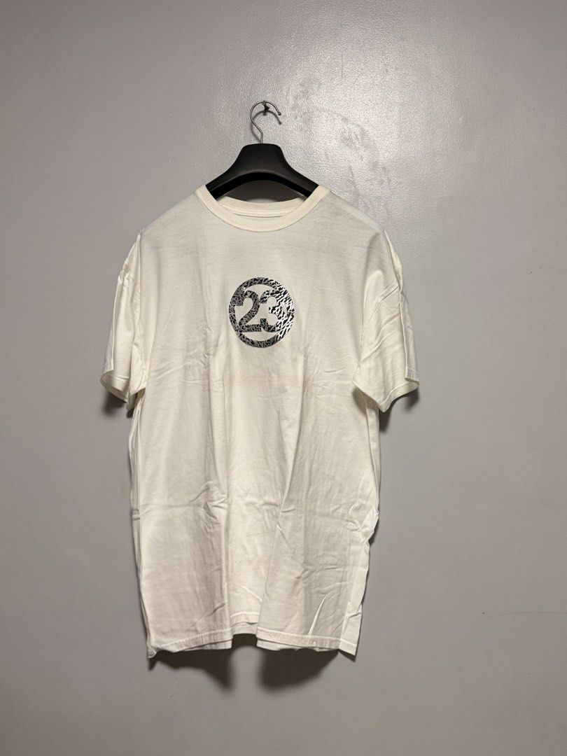 Jordan 23 Graphic T-Shirt (Category: Tshirts & Polo Shirts ) located in Manila. Submitted by swiftgem.eeb06e (Listing ID 1463684862, Image 1). Description: White Jordan XXL tee with front graphic and Jumpman logo on back. Made in Mexico. DIMES: 25 x 31 inches.
