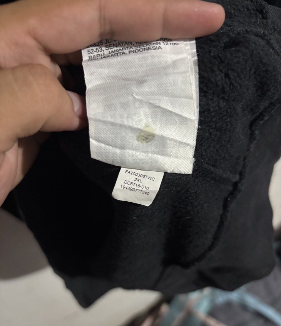 Jordan Brand Crewneck Sweatshirt (Category: Coats, Jackets and Outerwear) located in Naga. Submitted by ajrc.shop (Listing ID 1463709497, Image 3). Description: Jordan crewneck ✅Size: Xxl on tag(fit to large) ✅Width: 22.5 ✅Length: 27 ✅Color Rate: 9/10 ✅Issue: None ✅Need Wash ✅Location: Bicol Naga City, Camarines Sur ✅Courier: J&T Express/Flash Express ✅MOP: Gcash only.
