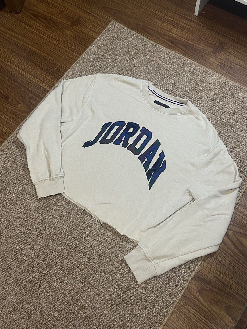 Jordan Cropped Crewneck Sweatshirt (Category: Coats, Jackets and Outerwear) located in Pasig City. Submitted by miafml-closet-cleanout (Listing ID 1463657846, Image 2). Description: - the light pink stain can be removed after wash - cropped, boxy fit posted price is fixed! will not respond to hagglers. get a discount when you get 5+ items! 💵 mop: gcash / bdo / maribank / unionbank 🛵 courier: any. this is arranged & paid by the buyer. all items 
