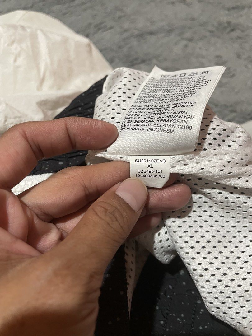 jordan diamond (Category: Coats, Jackets and Outerwear) located in Iligan City. Submitted by yolkfinds (Listing ID 1463734710, Image 2). Description: 24 width 28 length check pictures for details.
