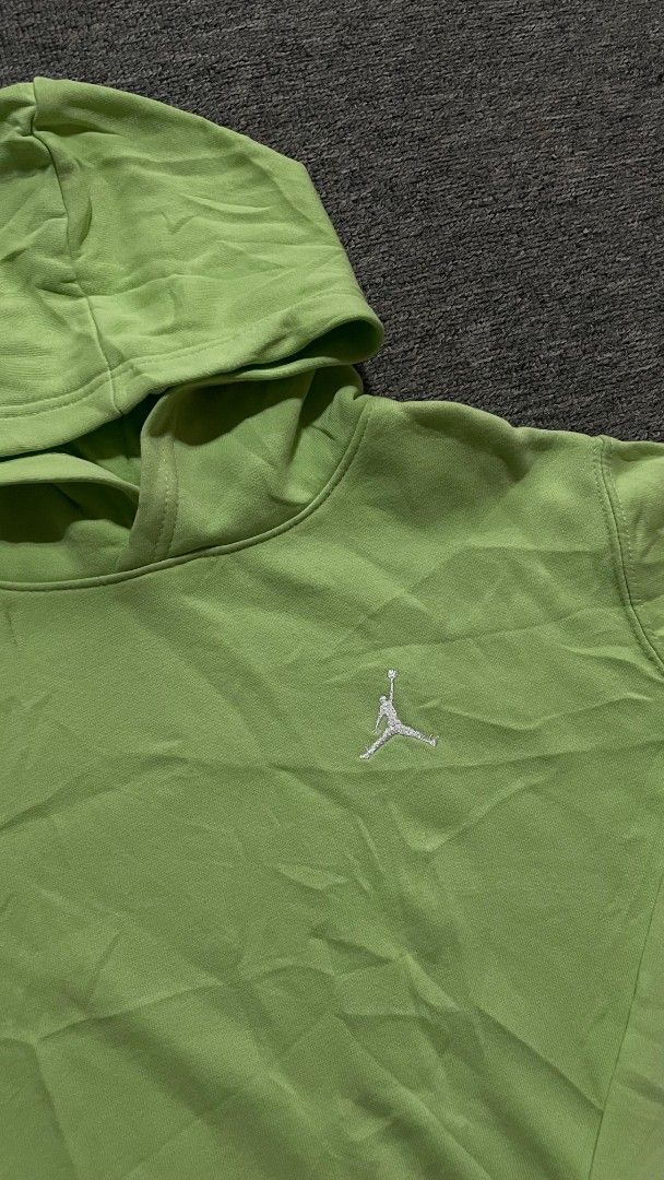 Jordan Hoodie Lime Green (Category: Hoodies) located in Manila. Submitted by jusss121 (Listing ID 1463603722, Image 2). Description: Width 18 Length 23 Good condition Need wash only DM💌.