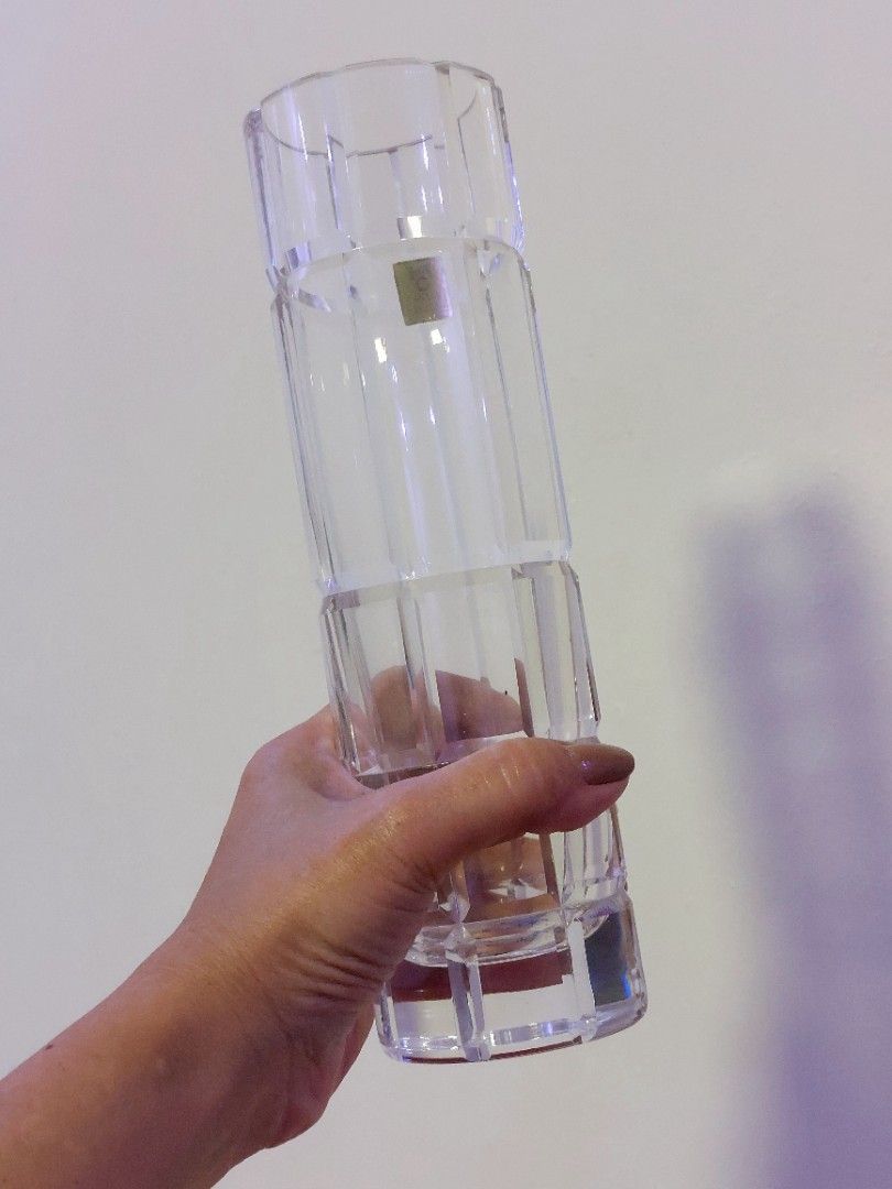 Kagami Crystal Glass/Vase (Category: Vases & Decorative Bowls) located in Muntinlupa City. Submitted by sakurambo_des (Listing ID 1463595133, Image 3). Description: Kagami Crystal Glass Vase Made in Japan Size: Diameter 58mm Height 185mm with box,sticker intact.