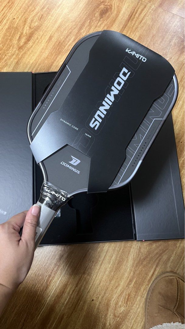 KAMITO Dominus Pickleball Paddle (Category: Racket and Ball Sports) located in Rizal. Submitted by ichaaay21 (Listing ID 1463650114, Image 2). Description: 💯 GUARANTEED AUTHENTIC - KAMITO Dominus pickleball paddle: Engineered for dominance. - UPA Pro Certified. - Dimensions: 418mm length, 190mm width. - Core thickness: 16mm. - Weight: 225±5g. - Comes in original box..