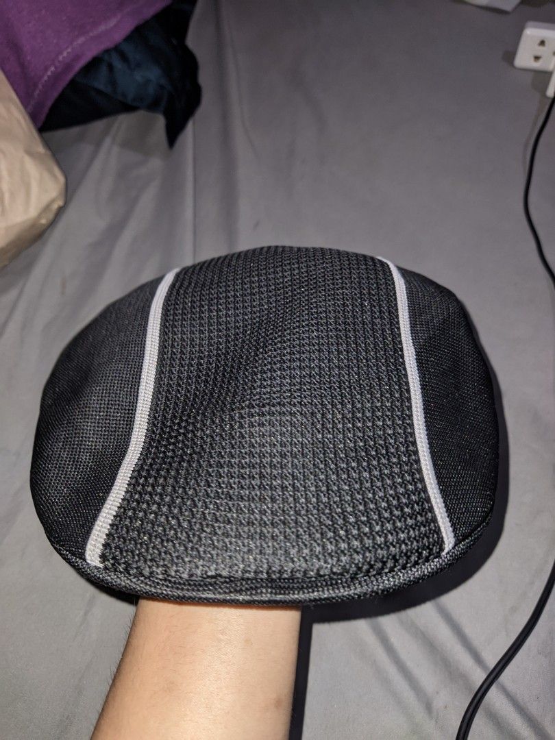 Kangol Beret cap (Category: Caps & Hats) located in Sorsogon. Submitted by sensui_thrift (Listing ID 1463738523, Image 3). Description: excellent condition it has only 1 issue and can be repaired size L on tag can fit to S to L 📍bicol, sorsogon.