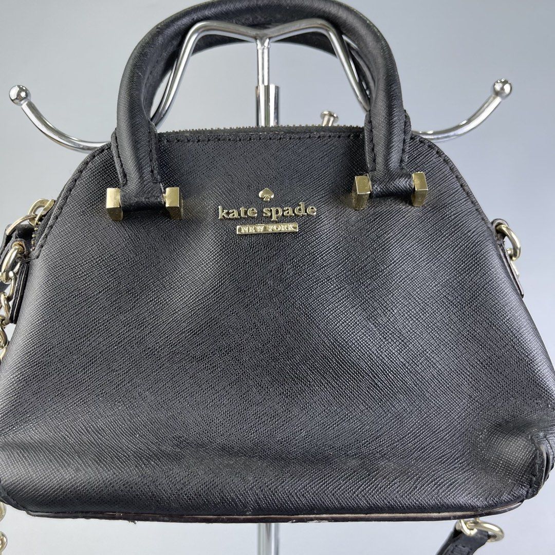 Kate spade (Category: Cross-body Bags) located in San Fernando. Submitted by sapatusannisean (Listing ID 1463595815, Image 2). Description: .