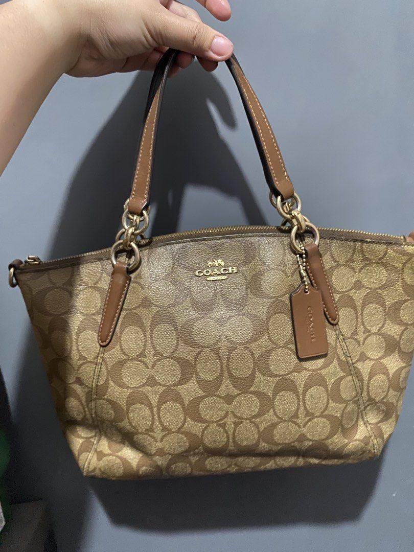 Kelsy mono coach (Category: Luxury Bags & Wallets) located in Batangas. Submitted by bagstolove2.0 (Listing ID 1463672293, Image 1). Description: No sling.