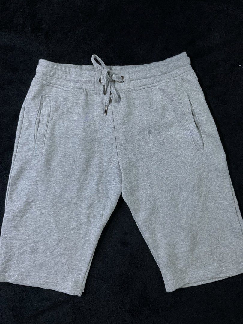 Kenzo Paris Grey Sweat Shorts Size L (Category: Shorts) located in Tuguegarao City. Submitted by lemdulin_ (Listing ID 1463620474, Image 1). Description: - Grey Kenzo Paris sweat shorts - Size L - Elastic waistband with drawstring - Front and back pockets - Vertical Kenzo Paris logo print on the side - Comfortable material.
