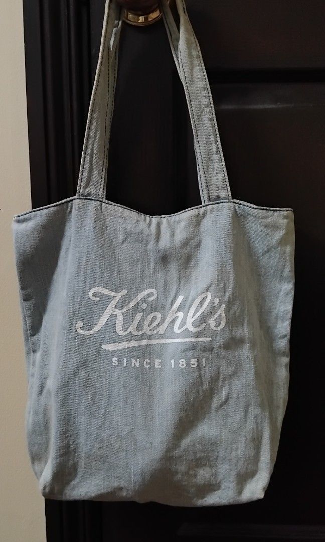 Kiehl's denim bag (Category: Tote Bags) located in Manila. Submitted by sel1nan3k0 (Listing ID 1463693010, Image 1). Description: kiehl's denim light blue bag. personal preloved, still in good condition. zipper good. no rips or holes. cleaned. measurements bag lenght: 15 in bag width::13.5 in handle lenght: 22.5 in handle drop measurement: 10.5 in bottom width: 4.0 in. php 650 gcash+sf dm to inquire.