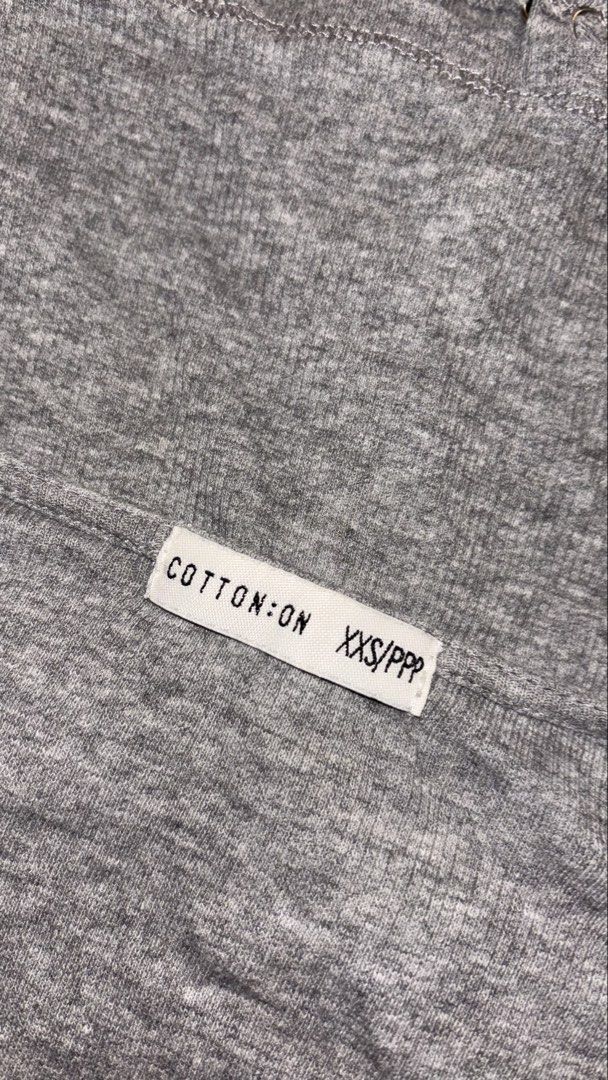 Knitted Long Sleeves Crop Top (Category: Longsleeves) located in Pasig City. Submitted by km.sc (Listing ID 1463655874, Image 2). Description: Light Gray Knitted Long Sleeves .