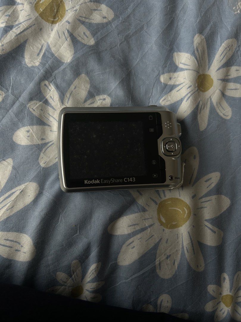 Kodak EasyShare C143 (Category: Cameras) located in Manila. Submitted by digitelle (Listing ID 1463581852, Image 2). Description: -tested working - double A battery - issue : battery door need to be tape & LCD wrap - don’t have sample pics I don’t have an sd card for it Price slightly negotiable .