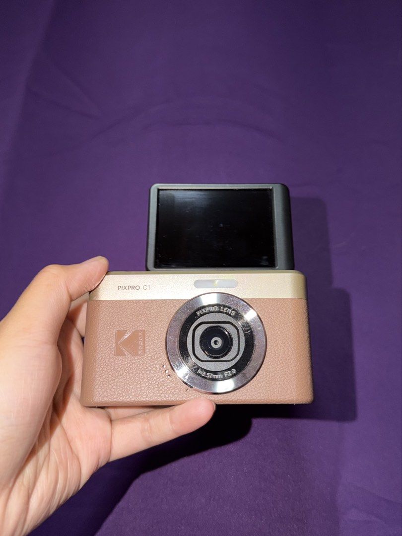 Kodak PIXPRO C1 (Category: Cameras) located in Manila. Submitted by ckai01 (Listing ID 1463657819, Image 3). Description: includes: - Original charger -32gb sd card (only 32gb below works for the camera) - no box.