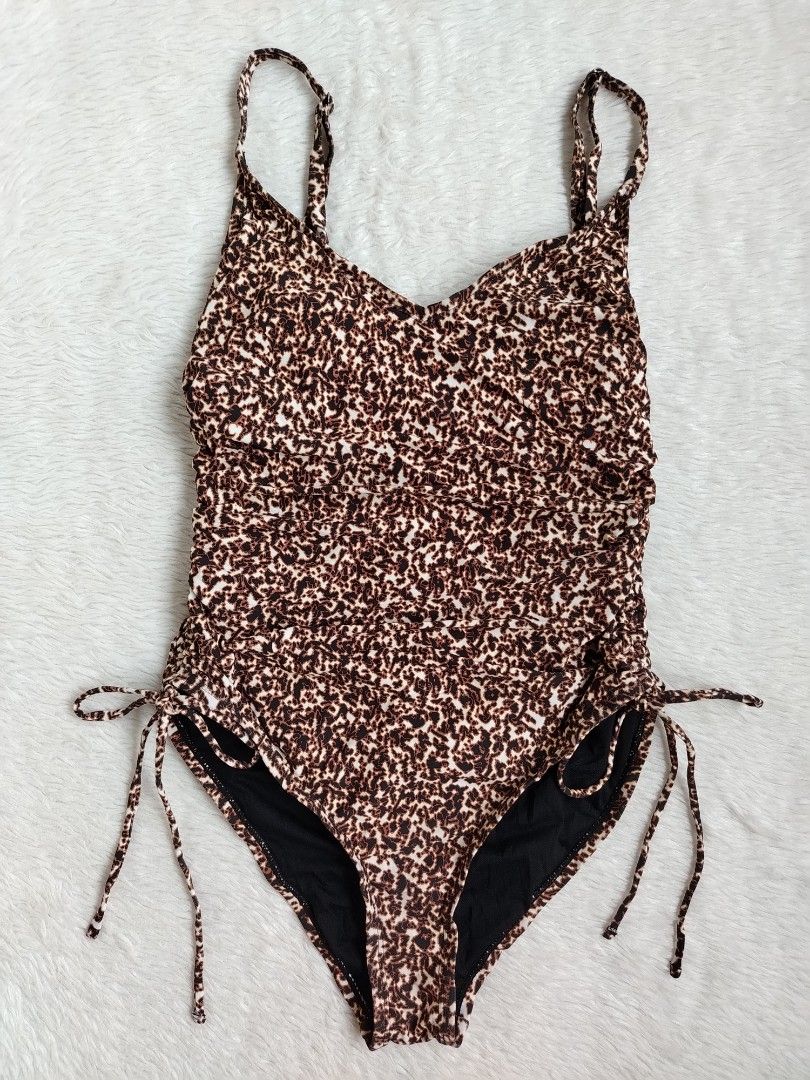 (L) Lulus Tummy Control Swim (Category: Bikinis & Swimsuits) located in Paranaque City. Submitted by closetbykimkirsten (Listing ID 1463642368, Image 1). Description: 🎀Like New🎀 ✨Brand: Lulus ⚡Padded -Tummy Control 🪷Size: Large 💸Price: P280 (Non Negotiable) ♦️All Items are PRELOVED in good condition. ♦️Please do manage your expectations. ♦️WASH before USE ♦️BUY at your own RISK 🔥NO RETURN NO EXCHANGE POLICY🔥 ⛔BOGUS BUYER/JOY RESERVER will b