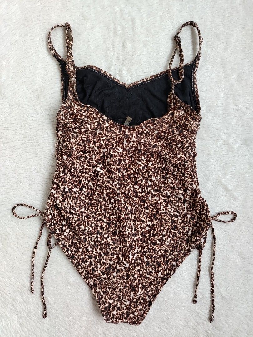 (L) Lulus Tummy Control Swim (Category: Bikinis & Swimsuits) located in Paranaque City. Submitted by closetbykimkirsten (Listing ID 1463642368, Image 2). Description: 🎀Like New🎀 ✨Brand: Lulus ⚡Padded -Tummy Control 🪷Size: Large 💸Price: P280 (Non Negotiable) ♦️All Items are PRELOVED in good condition. ♦️Please do manage your expectations. ♦️WASH before USE ♦️BUY at your own RISK 🔥NO RETURN NO EXCHANGE POLICY🔥 ⛔BOGUS BUYER/JOY RESERVER will b
