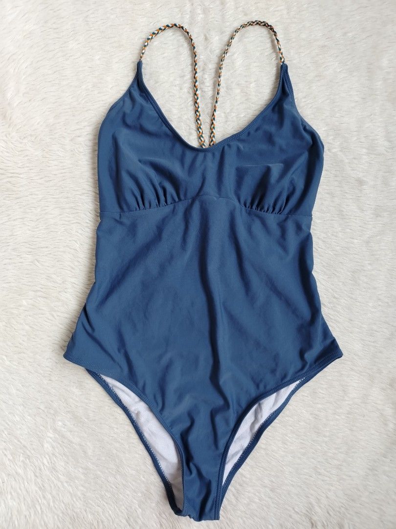 (L) SHEIN Swim (Category: Bikinis & Swimsuits) located in Paranaque City. Submitted by closetbykimkirsten (Listing ID 1463641460, Image 1). Description: 🎀Like New🎀 ✨Brand: Shein ⚡No pads w/ Pad slot 🪷Size: Large 💸Price: P249 (Non Negotiable) ♦️All Items are PRELOVED in good condition. ♦️Please do manage your expectations. ♦️WASH before USE ♦️BUY at your own RISK 🔥NO RETURN NO EXCHANGE POLICY🔥 ⛔BOGUS BUYER/JOY RESERVER will be posted in ever