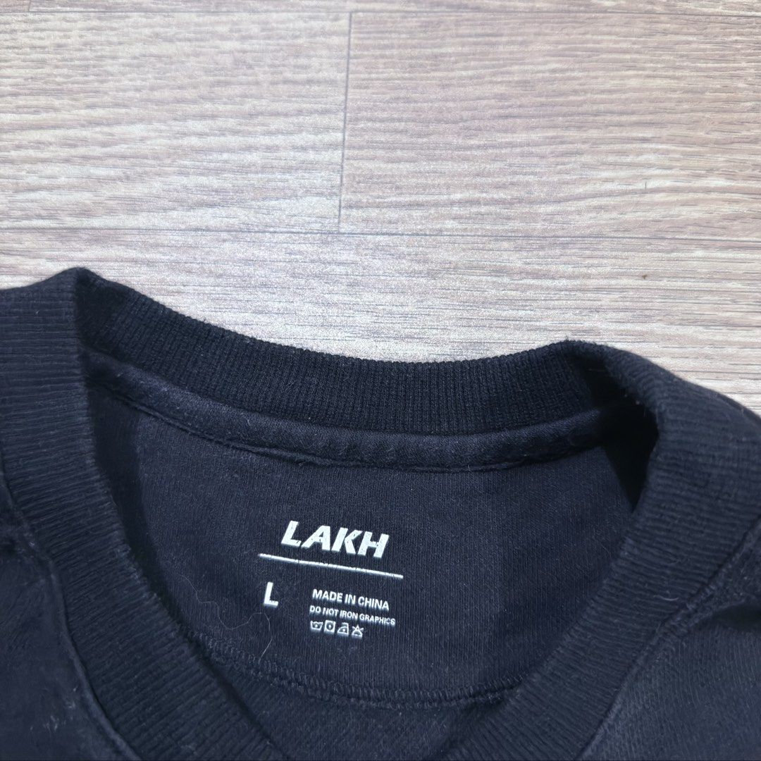 Lakh “ride the wave” pocket tee (Category: Tshirts & Polo Shirts ) located in Imus. Submitted by casterhitz (Listing ID 1463562634, Image 3). Description: Large 24x29 No issue Excellent condition .