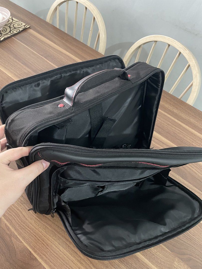 Laptop & documents bag (Category: Laptop Bags & Sleeves) located in Valenzuela. Submitted by 4kshoppe (Listing ID 1463620871, Image 2). Description: Heavy duty W/strap and lots of compartment NO Issue Good as new Padala lng from a relative from USA .