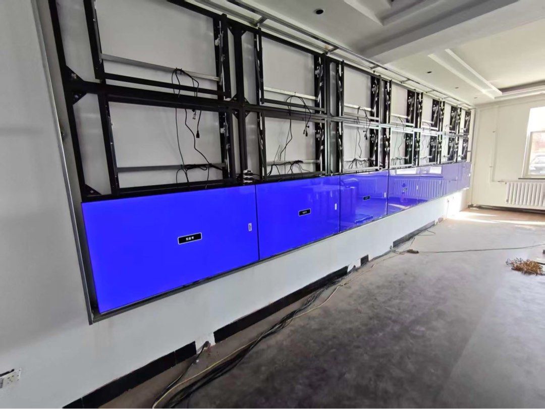 Large Video Wall Display Panels (Category: TV) located in Manila. Submitted by kitsincph (Listing ID 1463694691, Image 3). Description: - Large video wall setup - Multiple panels for a massive display - Ideal for control rooms, digital signage, and event spaces - Shows a bright blue screen, ready for your content - Installation pop up frame included - Sold as is.