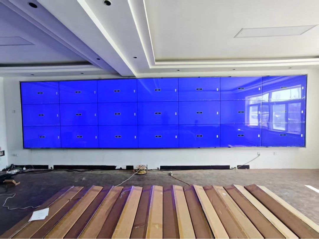 Large Video Wall Display Panels (Category: TV) located in Manila. Submitted by kitsincph (Listing ID 1463694691, Image 1). Description: - Large video wall setup - Multiple panels for a massive display - Ideal for control rooms, digital signage, and event spaces - Shows a bright blue screen, ready for your content - Installation pop up frame included - Sold as is.